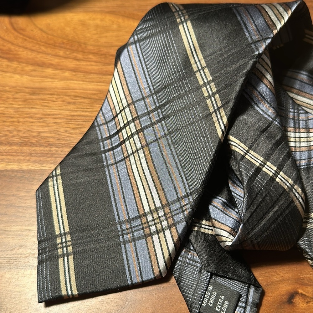 Calvin Klein geometric pattern tie, great color scheme 👔✨
